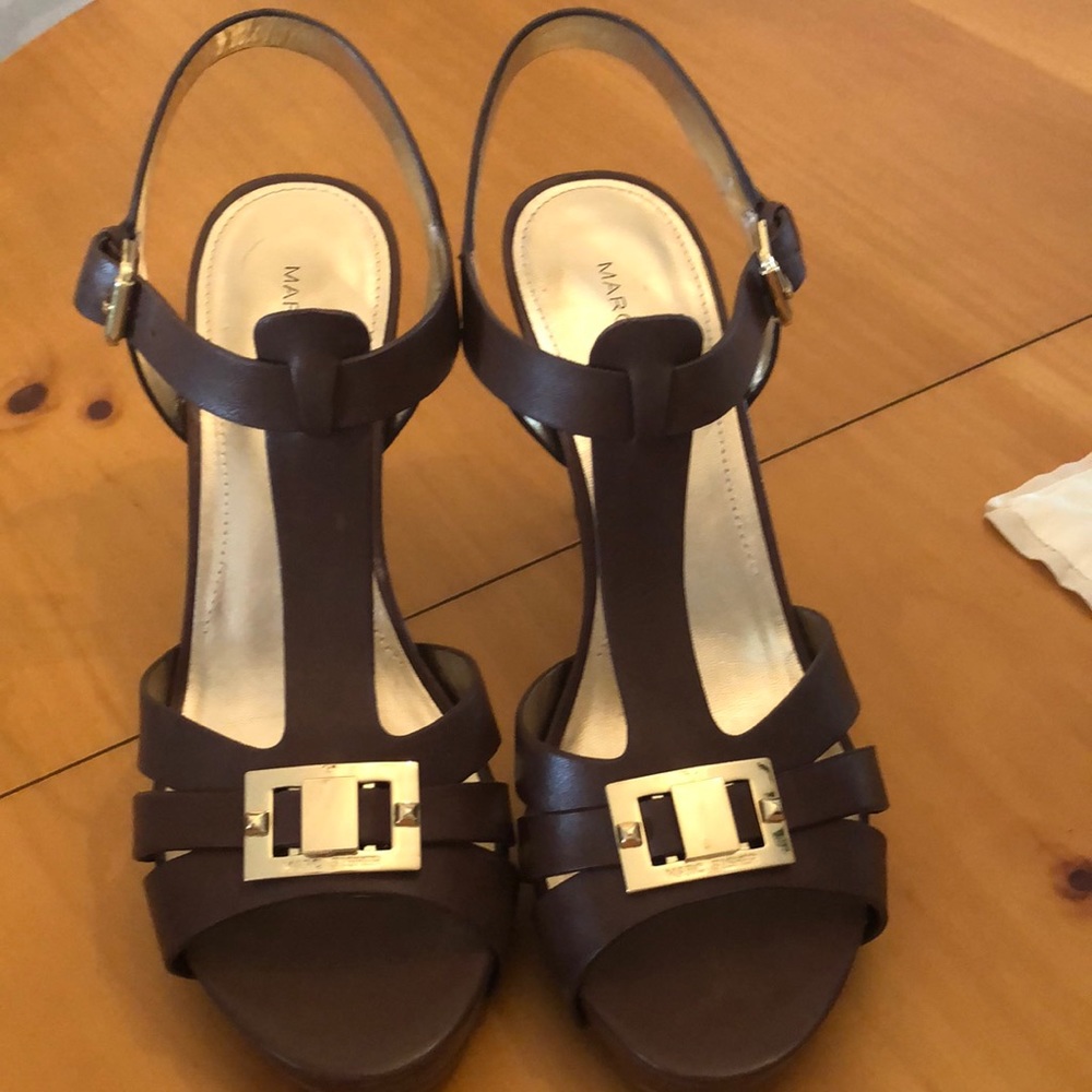 Super cute Marc Fisher brown leather platform sandals